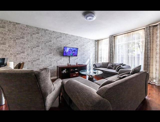 2 BEDROOM DUPLEX FOR SALE IN WINDSOR EAST